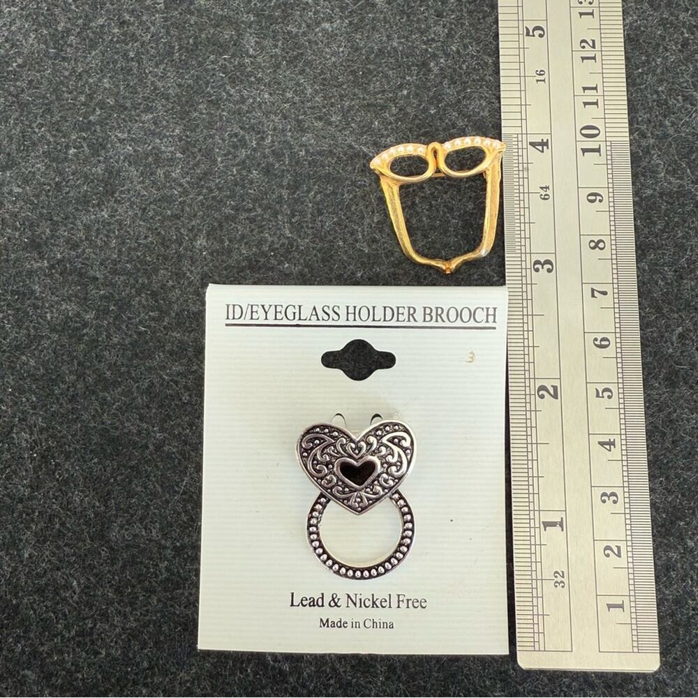 2 vintage eyeglass holders ID holders brooch pins - Picture 2 of 3